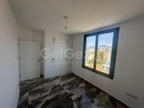 LEFKOŞA DUMLUPINAR BÖLGESİNDE ŞEHRİN GÖBEĞİNDE DAĞ VE ŞEHİR MANZARALI 2+1 PENTHOUSE