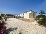 GİRNE / ALAGADİ BÖLGESİNDE GENİŞ BAHÇE İÇERİSİNDE KÖŞE ÜZERİNDE SATILIK MÜSTAKİL EV