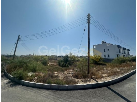 LEFKOŞA AYDEMET METEHAN BÖLGESİNDE SATILIK KÖŞE ARSA