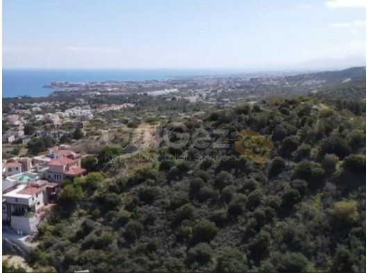 Girne Alsancak'da 2760 m² Proje Onaylı Arsa