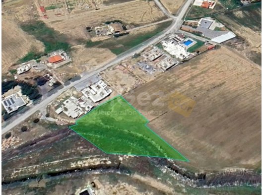 Lefkoşa Alayköy'de 2592 m² Tarla