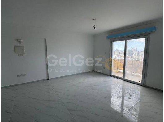 Mağusa Merkez Lüks Daire Deniz ve Dağ Manzaralı