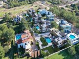 Zeytinlik bölgesinde 4+1 luks villa 690.000 STG'den başlayan fiyatlarla