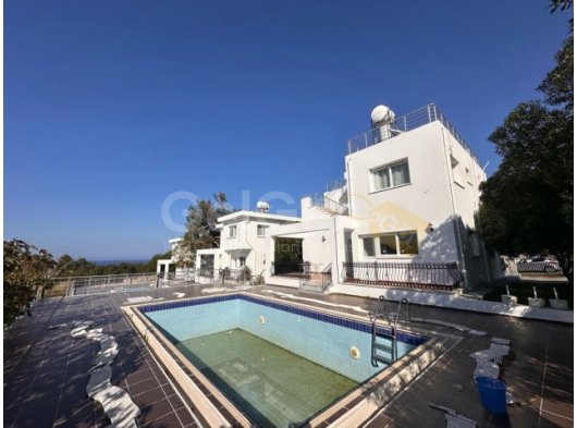 Alsancak’ta 3+1 eşyasız havuzlu villa / 0548 823 96 10