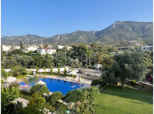 Bellapais'de 2+1 ortak havuz ve teraslı daire 289.900 STG / 0548 823 96 10