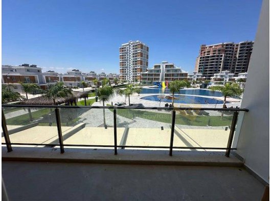 Kıbrıs İskele Long Beach'ta satılık havuzlu daire