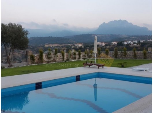Alagadi'de 5+1 havuzlu eşyalı villa 2500 STG / 0548 823 96 10