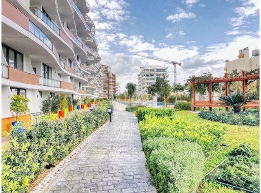 Yukarı Girne'de 2+1 eşyalı havuzlu 850 STG / 0548 823 96 10