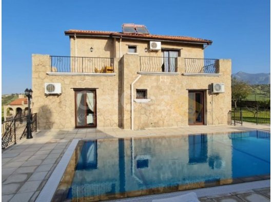 Alagadi'de 3+1 eşyalı havuzlu villa 1800 STG / 0548 823 96 10