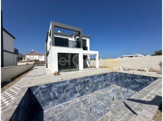 Satılık Daire - Girne Merkez, Girne, Kuzey Kıbrıs     Kaşgar bölgesinde 2+1 110 m2 Full eşyalı Tüm masrafları ödenmiş Eşdeğer koçan Deniz manzaralı   Dairemizin