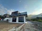 Kıbrıs Girne Lapta Bölgesinde -Satılık Sıfır 3+1 Taşınmaya Hazır Lüks Villa
