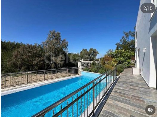 Kıbrıs Bellapais - Satılık 4+1 Villa Özel Bahçe ve Özel Isıtmalı Havuzlu, Site İçinde