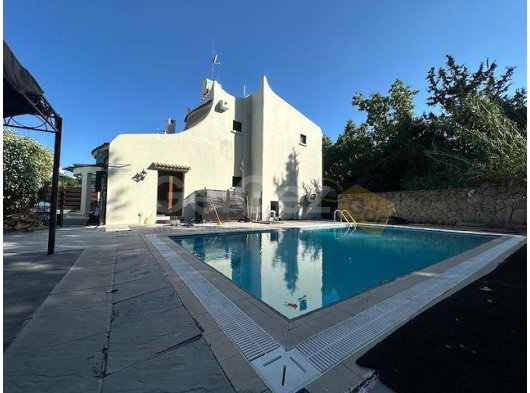 Kıbrıs Girne Karakum - Satılık 3+1 Özel Havuzlu Villa Denize Yürüme Mesafesinde