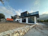 Kıbrıs Girne Lapta Bölgesinde -Satılık Sıfır 3+1 Taşınmaya Hazır Lüks Villa