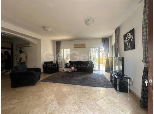 Kıbrıs, Girne, Ozanköy - Kıralık 3+1 Villa Havuzlu Site İçinde Esk Okula ve Aydın Üniversite Yürüme Mesafesinde