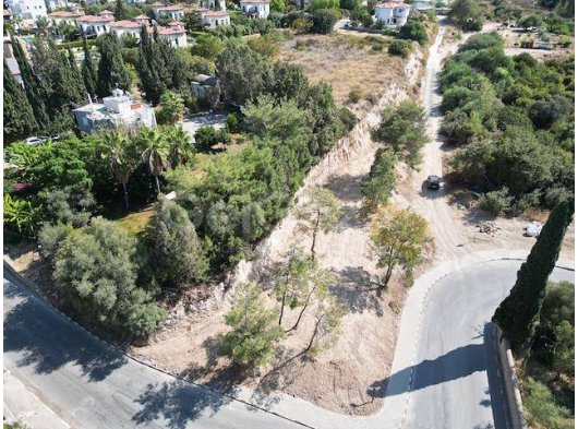 Kıbrıs Girne Ozanköy - Satılık Dağ ve Deniz Manzaralı Arsa