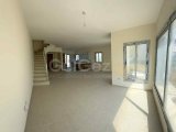 Lefkoşa Minareliköy’de Havuzlu Site İçerisinde Satılık 3+1 İkiz Villa