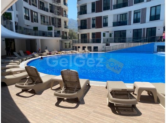 GİRNE MERKEZDE SİTE İÇERİSİNDE LÜX EŞYALI 2+1 GÜNLÜK DAİRE