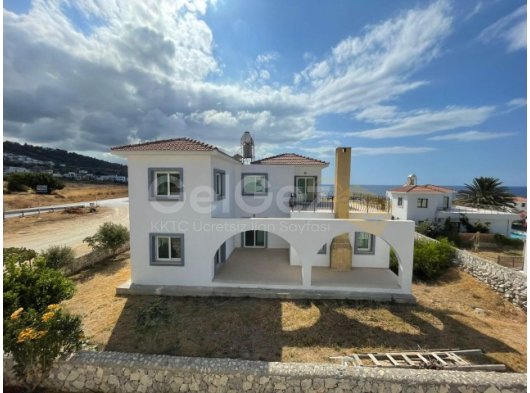 Esentepe’de, yatırım potansiyeli yüksek, deniz manzaralı, özel bir yaşam alanı sizleri bekliyor. 586 m² arsa içerisinde 147 m² kullanım alanına sahip bu dubleks