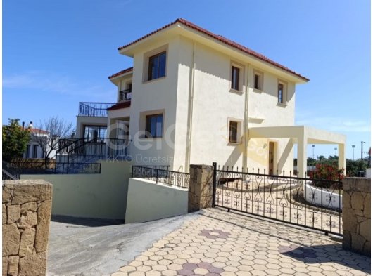 Satılık - LAPTA'DA 4 YATAK ODALI AİLE EVİ