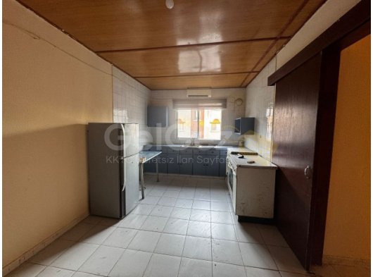 GAZİMAĞUSA TEKANT SATILIK EŞYALI 2+1 DAİRE