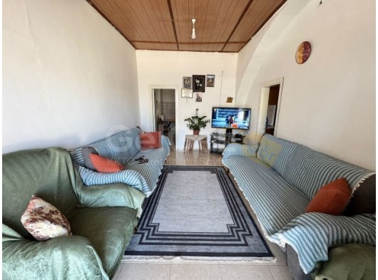 DAİRE TAKASINA AÇIK!!!GAZİMAĞUSA MARAŞ SATILIK EŞYASIZ 3+1 MÜSTAKİL EV