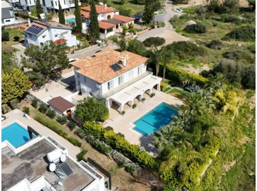 GİRNE ALSANCAK SATILIK EŞYALI 4+1 LUX VILLA