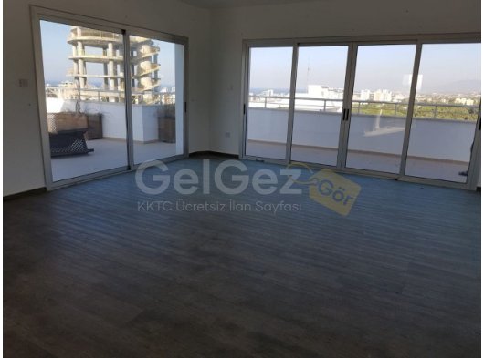 GİRNE MERKEZDE TİCARİ İZİNLİ KİRALIK PENTHOUSE OFİS