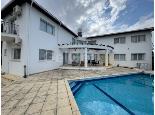 GİRNE KARMİ BÖLGESİNDE ÖZEL HAVUZLU MUHTEŞEM 4+1 KİRALIK VİLLA