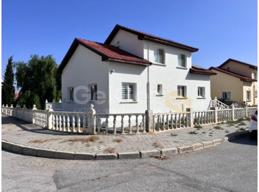 İSKELE BOĞAZ SATILIK EŞYASIZ 4+1 VİLLA