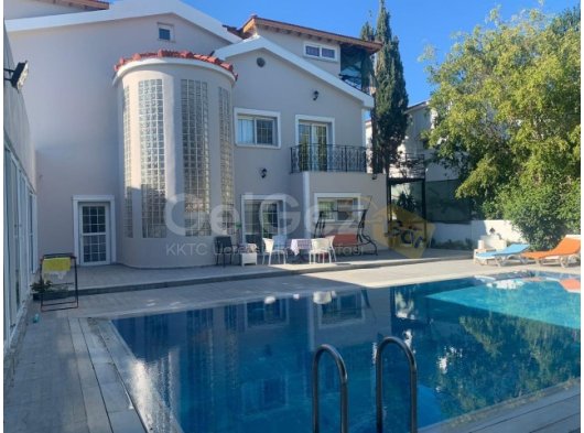 İSKELE MERKEZ KİRALIK EŞYALI 5+1 DUBLEX VILLA