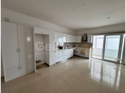 YATIRIM FIRSATI!!!GAZİMAĞUSA ÇANAKALE SATILIK EŞYASIZ 2+1 DAİRE