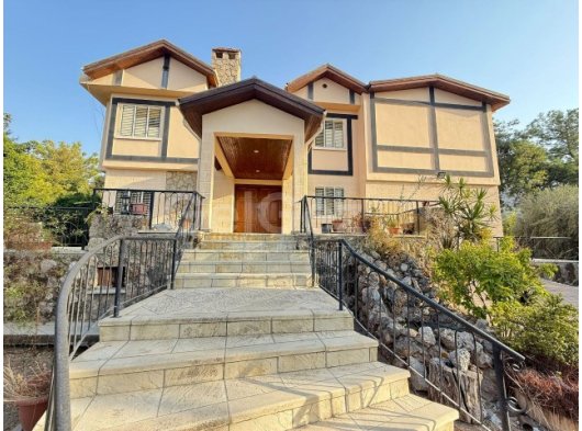 GİRNE ZEYTİNLİK BÖLGESİNDE 5+2 EŞYASIZ KİRALIK VİLLA