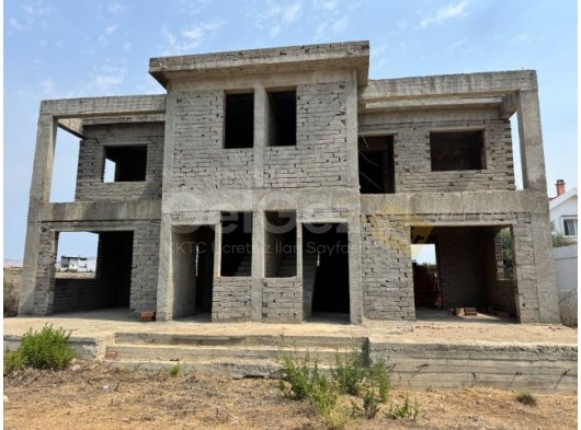 İSKELE ARKIN HOTEL KARŞISI SATILIK 3+1 İKİZ VİLLA