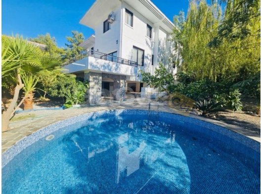 Karmi’de 1 Dönümden Fazla Arazi Üzerinde Muhteşem 4 Yatak Odalı Villa !