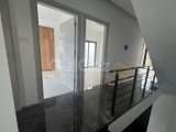 Karşıyaka, Girne’de Çatı Teraslı ve Muhteşem Deniz ve Dağ Manzaralı Modern 3+1 Villa