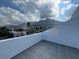 Karşıyaka, Girne’de Çatı Teraslı ve Muhteşem Deniz ve Dağ Manzaralı Modern 3+1 Villa