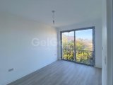 Alsancak, Girne’de Balkon ve Çatı Teraslı Modern 2+1 Daire