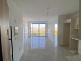 Alsancak, Girne’de Balkon ve Çatı Teraslı Modern 2+1 Daire