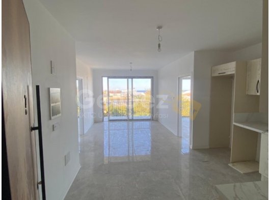 Alsancak, Girne’de Balkon ve Çatı Teraslı Modern 2+1 Daire