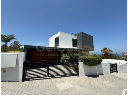 Satılık – Çatalköy, Girne, Kuzey Kıbrıs’ta Eşdeğer Koçanlı, Özel Havuzlu ve Panoramik Deniz Manzaralı Lüks 5+1 Villa