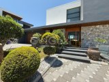 Satılık – Çatalköy, Girne, Kuzey Kıbrıs’ta Eşdeğer Koçanlı, Özel Havuzlu ve Panoramik Deniz Manzaralı Lüks 5+1 Villa