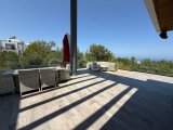 Satılık – Çatalköy, Girne, Kuzey Kıbrıs’ta Eşdeğer Koçanlı, Özel Havuzlu ve Panoramik Deniz Manzaralı Lüks 5+1 Villa