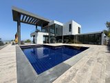 Satılık – Çatalköy, Girne, Kuzey Kıbrıs’ta Eşdeğer Koçanlı, Özel Havuzlu ve Panoramik Deniz Manzaralı Lüks 5+1 Villa