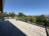Satılık – Çatalköy, Girne, Kuzey Kıbrıs’ta Eşdeğer Koçanlı, Özel Havuzlu ve Panoramik Deniz Manzaralı Lüks 5+1 Villa