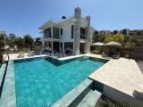 Muhteşem 4 + 2 Villası, Sonsuzluk Havuzlu – Esentepe, Girne