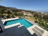 Muhteşem 4 + 2 Villası, Sonsuzluk Havuzlu – Esentepe, Girne