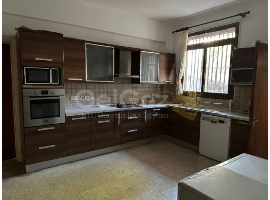 GİRNE MERKEZDE TİCARI İZİNLİ KİRALIK İŞ YERİ