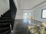 Karşıyaka, Girne’de Çatı Teraslı ve Muhteşem Deniz ve Dağ Manzaralı Modern 3+1 Villa