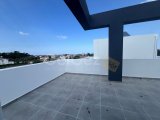 Karşıyaka, Girne’de Çatı Teraslı ve Muhteşem Deniz ve Dağ Manzaralı Modern 3+1 Villa